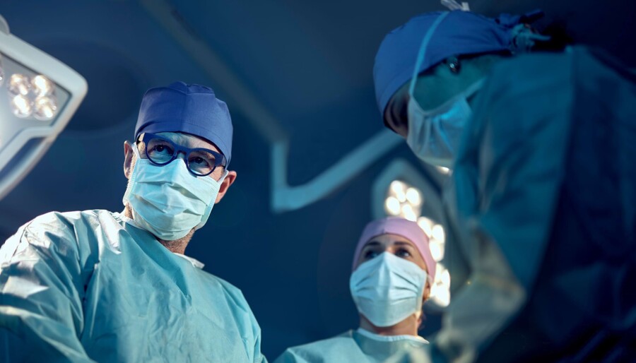 Situationsaufnahme w&auml;hrend eines operativen Eingriffes.