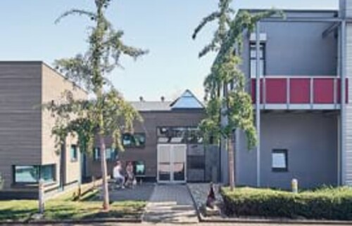 Au&szlig;enansicht der Klinik.